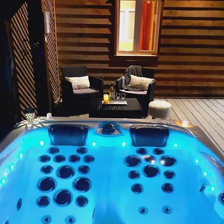 Hébergement de vacances Chalet Cèdre - Piscine privée et Jacuzzi privatif dans le Gers *