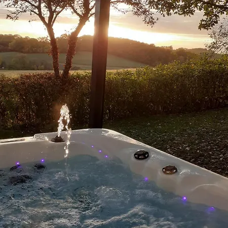 Hébergement de vacances Chalet Cèdre - Piscine privée et Jacuzzi privatif dans le Gers *